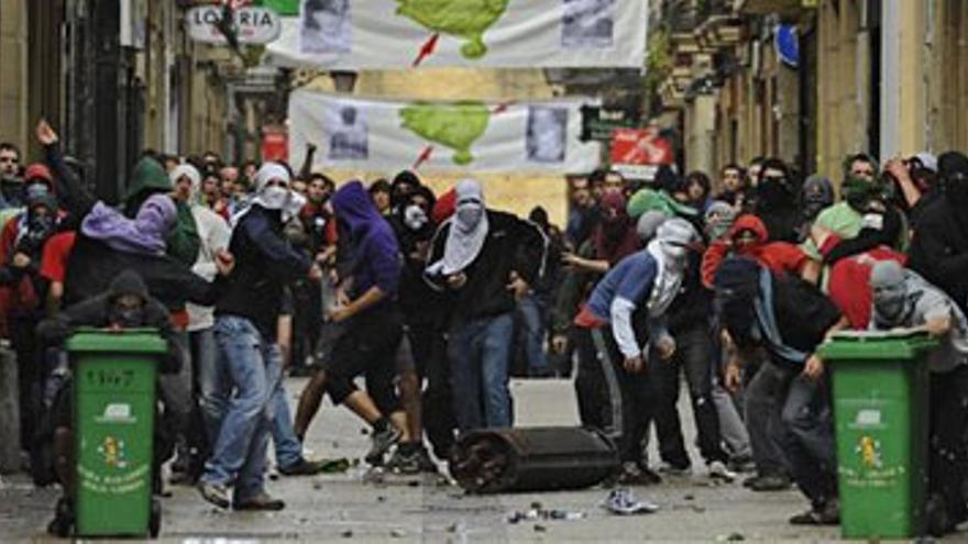 La violencia toma las calles de un San Sebastián repleto de turistas