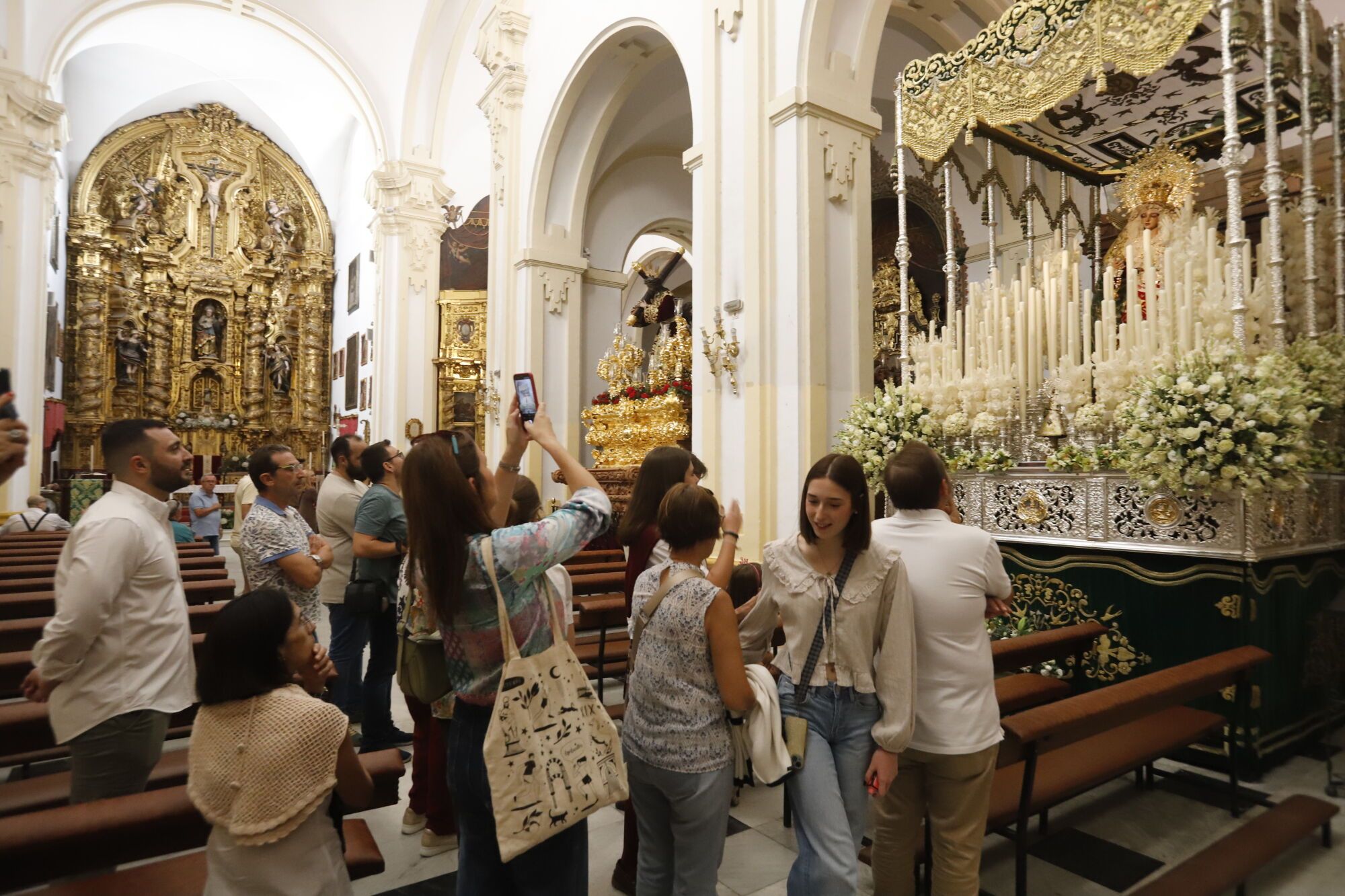 Córdoba  Previa y preparativos del Magno Vía Crucis Iglesia de San Andrés