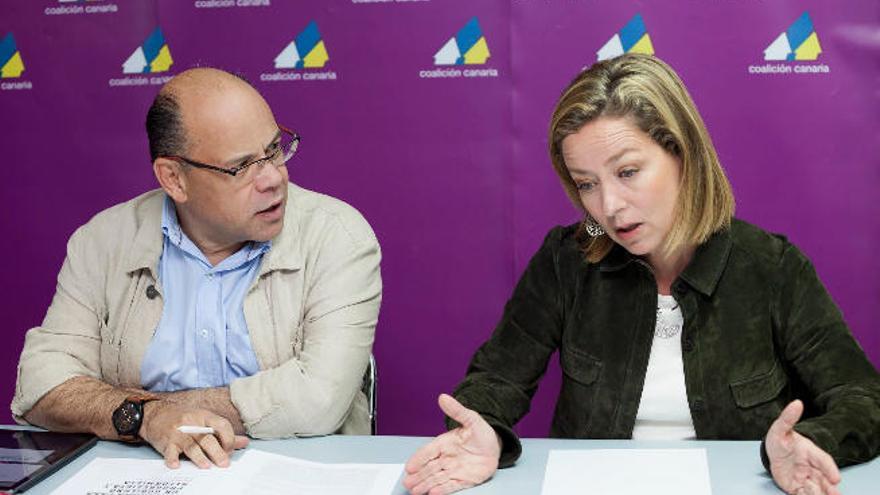 José Miguel Barragán y Ana Oramas, ayer en la comisión ejecutiva de Coalición Canaria celebrada en La Laguna.