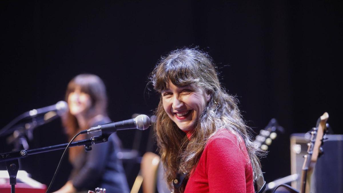Concierto las hermanas Alicia y Mar Álvarez, enmarcado en las actividades de la exposición «Asturianes»