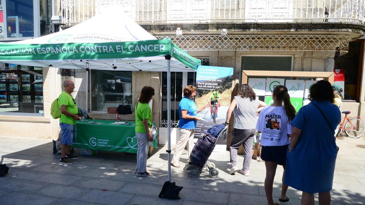 Una de las actividades de la Asociación Española contra el Cáncer en Cangas.