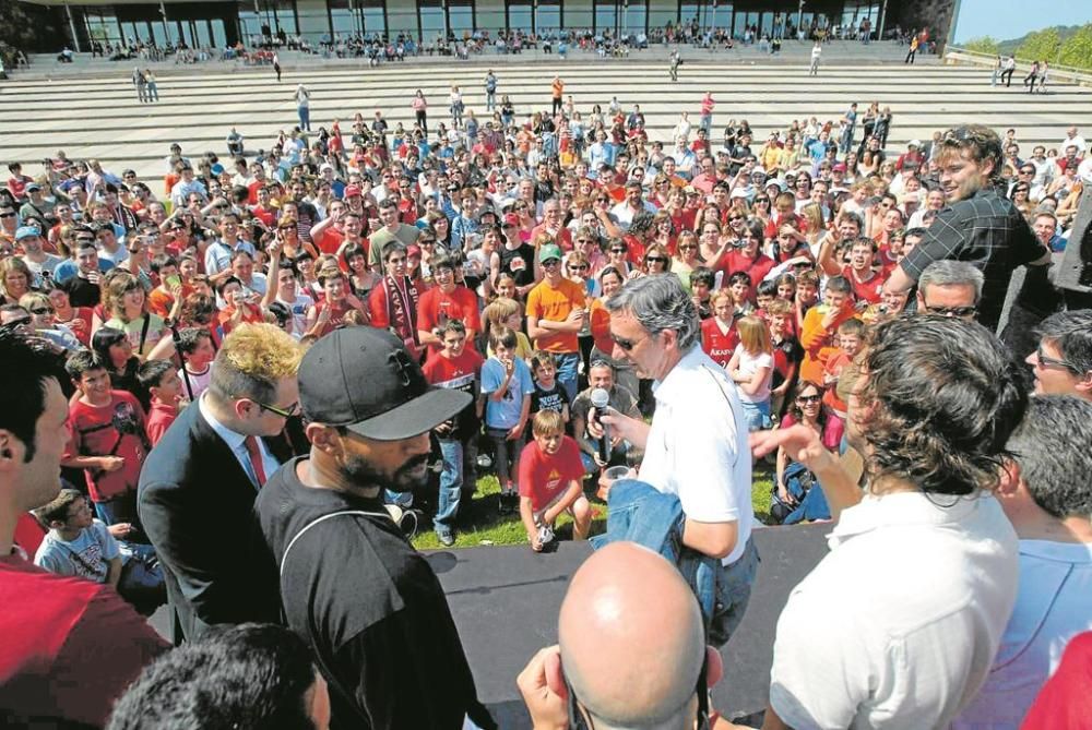 2007 · FIBA Cup per a l’Akasvayu de Pesic i Gasol