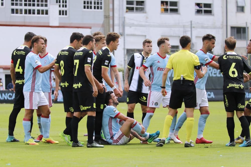 Las mejores imágenes de la semifinal del playoff de ascenso entre el Celta B y el Cartagena en un campo de Barreiro abarrotado.