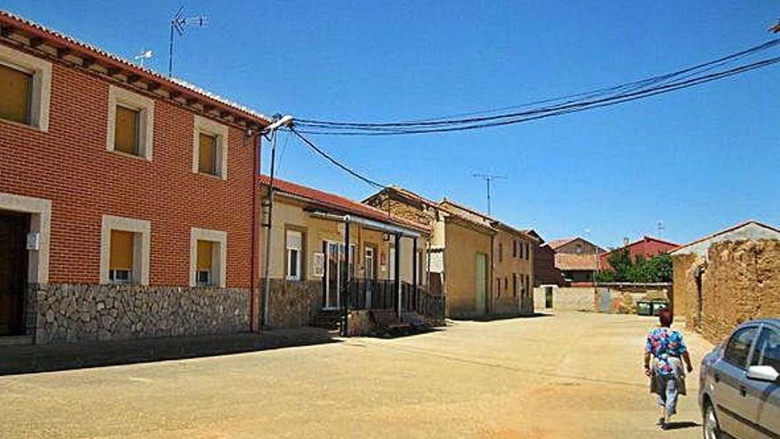 Arrabalde da la bienvenida a su semana cultural con una visita arqueológica