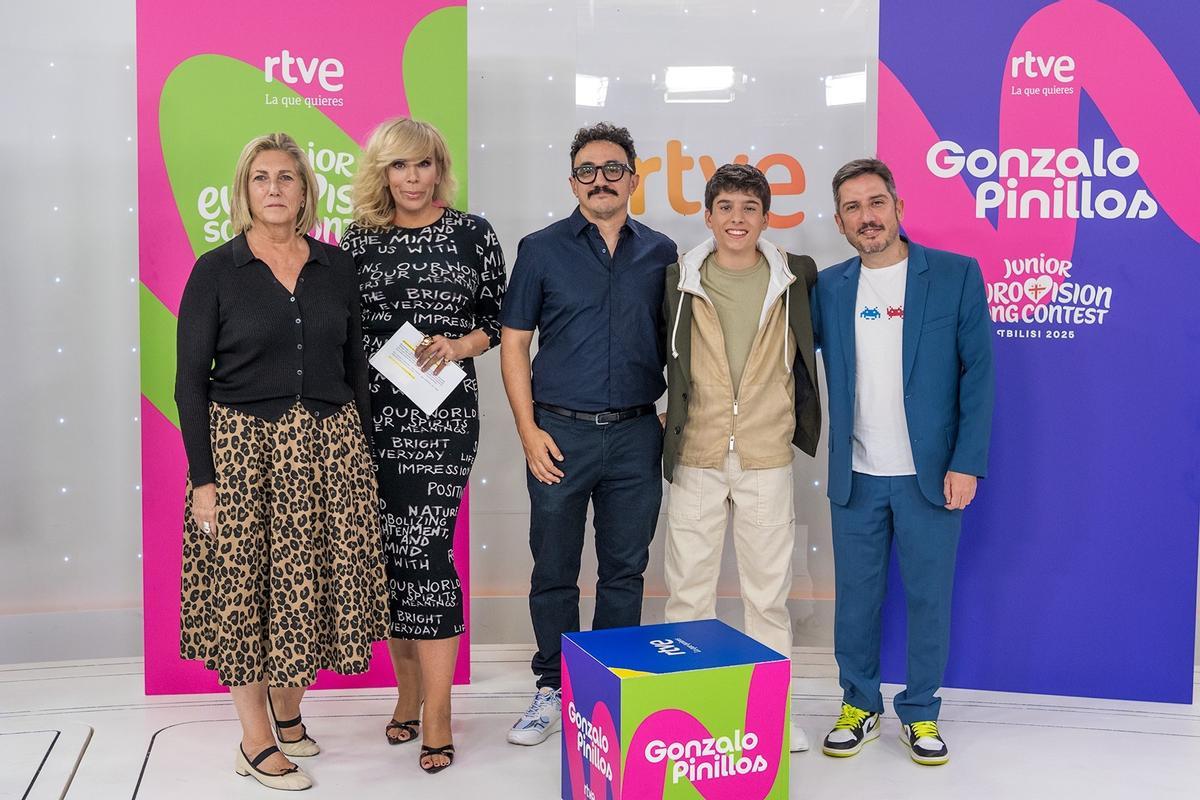 Gonzalo Pinillos junto al equipo directivo de RTVE