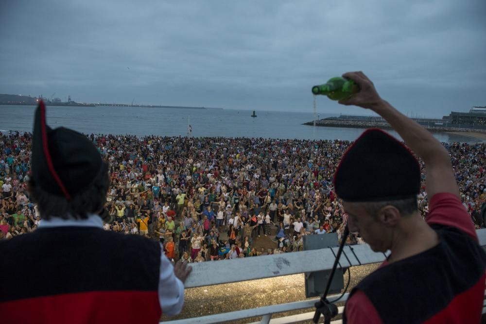 Al récord de escanciado en Gijón le faltaron 202 culetes