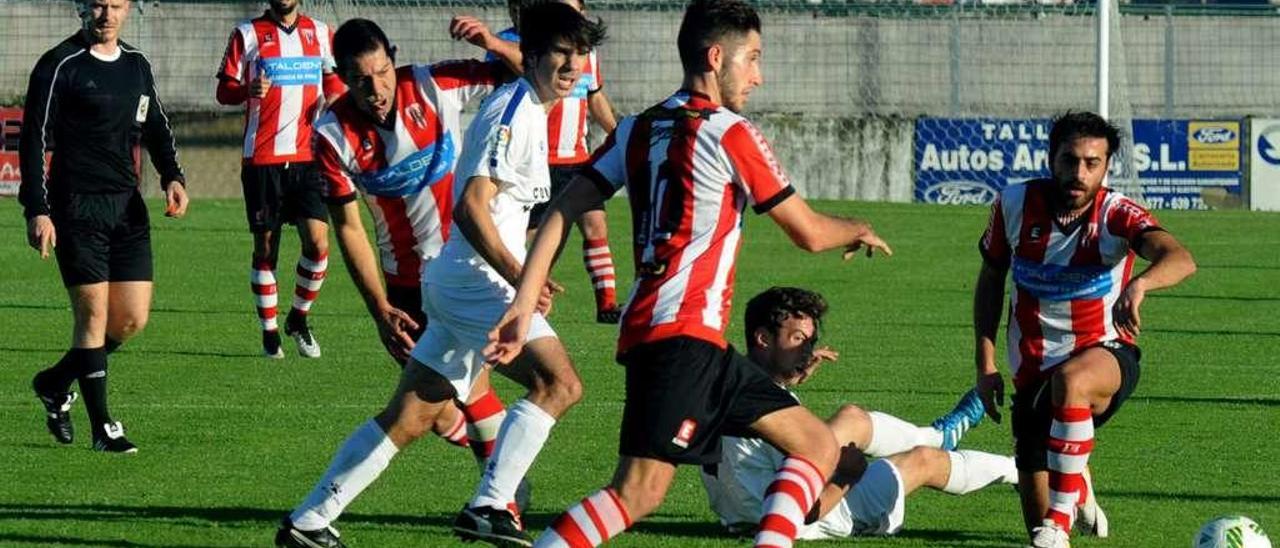 El hecho de jugar en casa no está suponiendo ninguna ventaja para los clubes salinienses. // Iñaki Abella