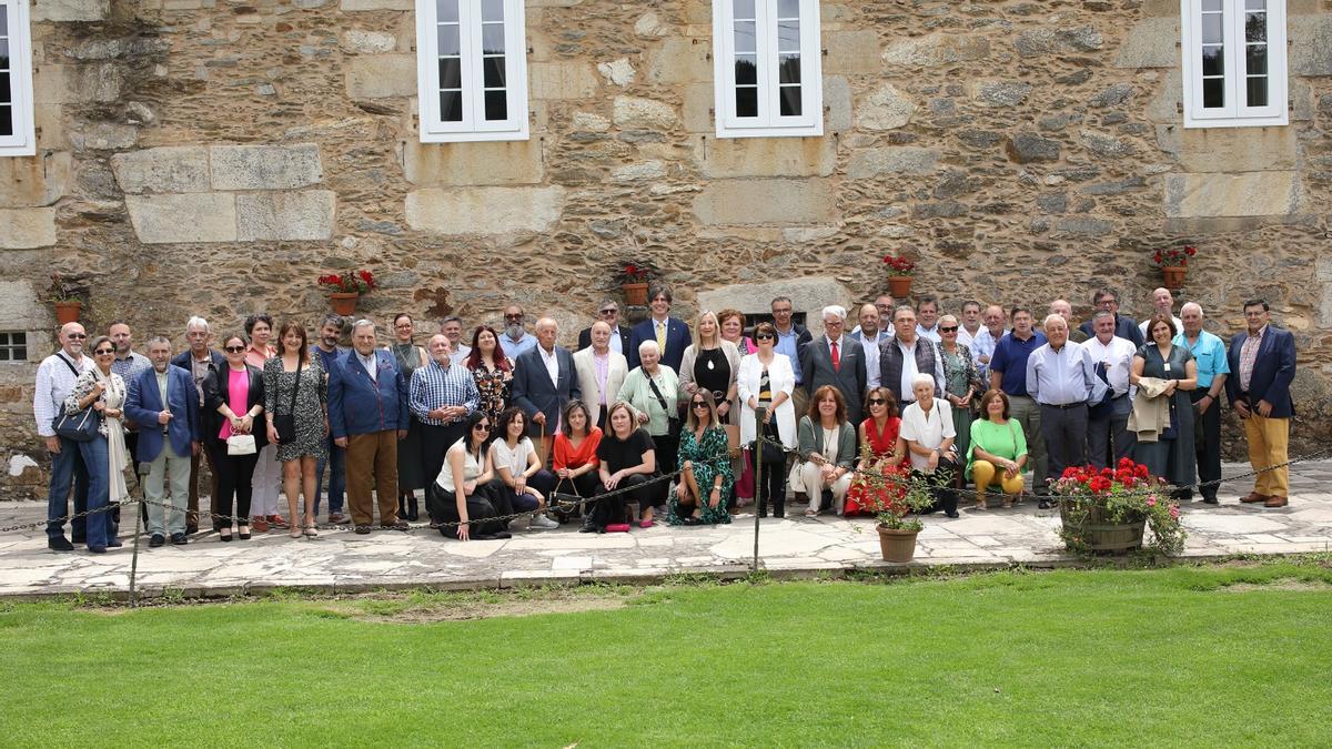 Asistentes a la comida por la jubilación del secretario municipal de Vedra, en el Pazo de Vista Alegre, en Ponte Ulla