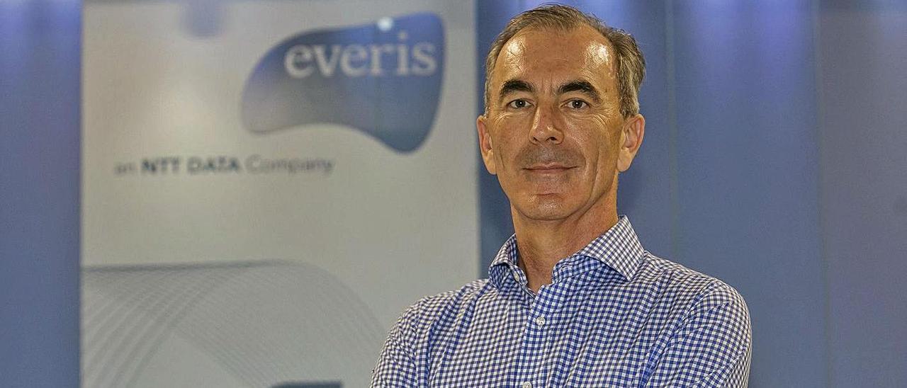 José Pablo Carbonell en las instalaciones que Everis tiene en Alicante |