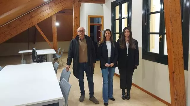 VÍDEO: La Vicealcaldesa de Gijón, Ángela Pumariega, visita los espacios formativos del antiguo edificio de Vicasa