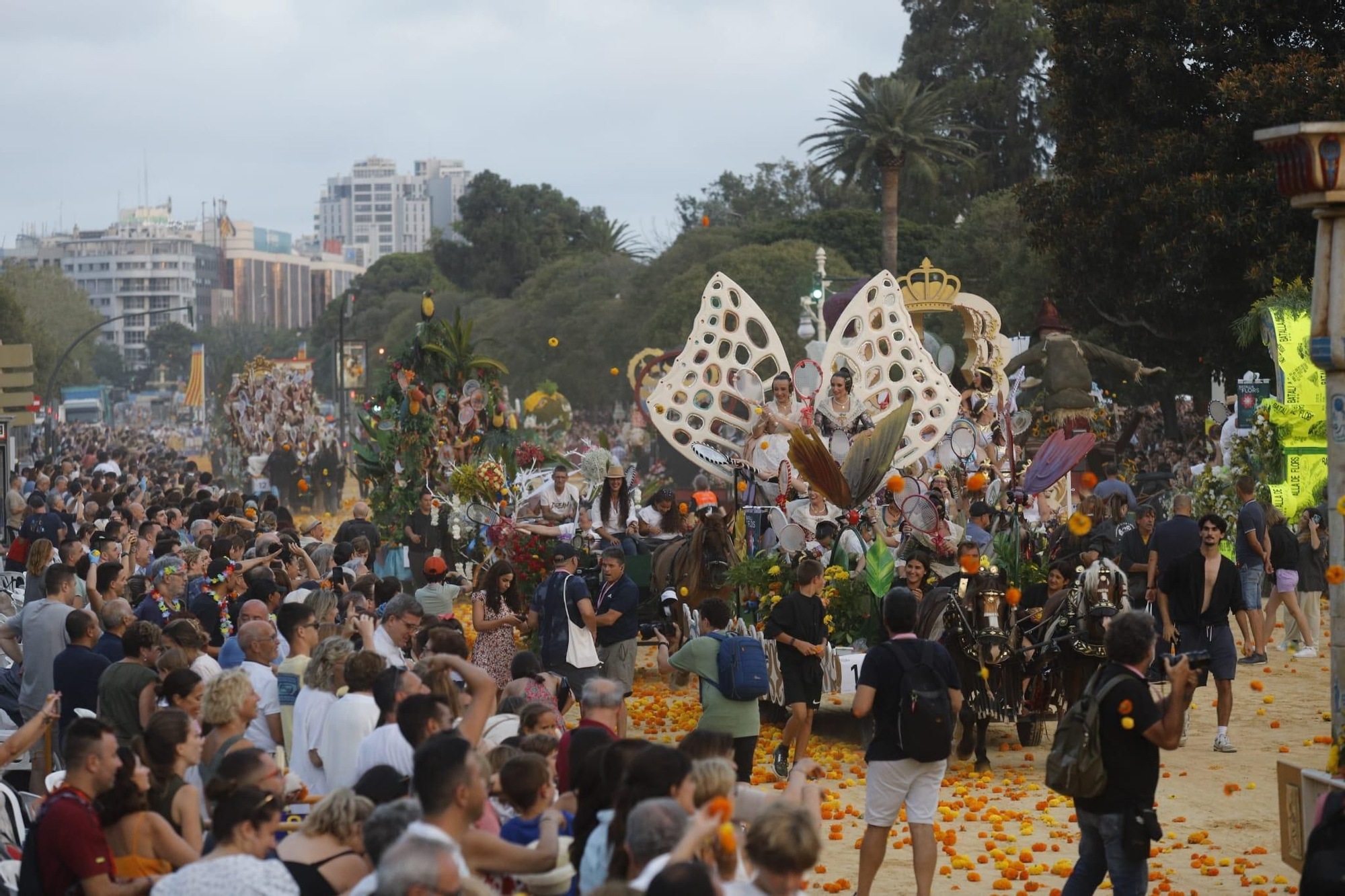 Así ha sido la Batalla de Flores en València 2024