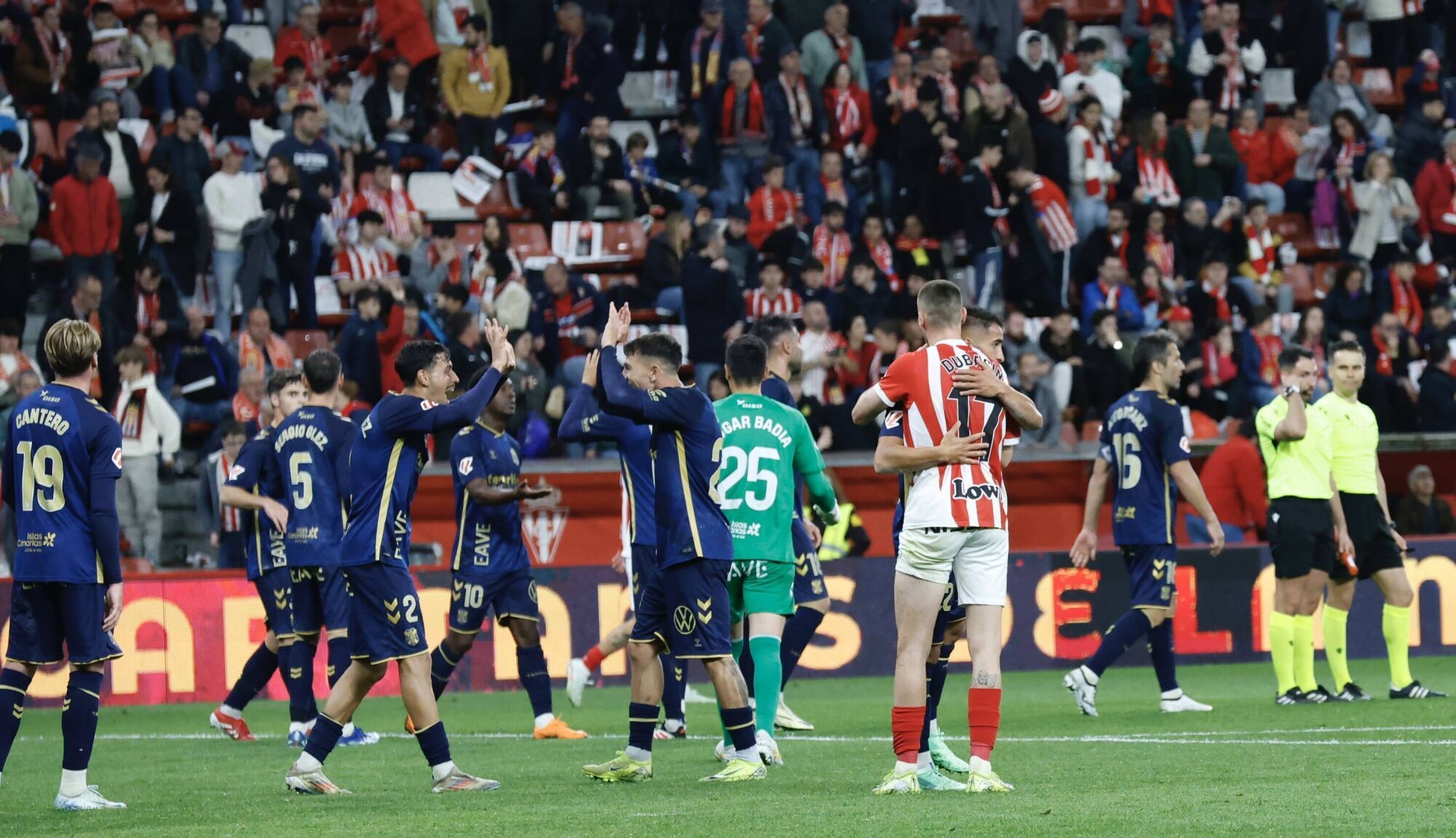 EN IMÁGENES: El Sporting - Tenerife disputado en El Molinón