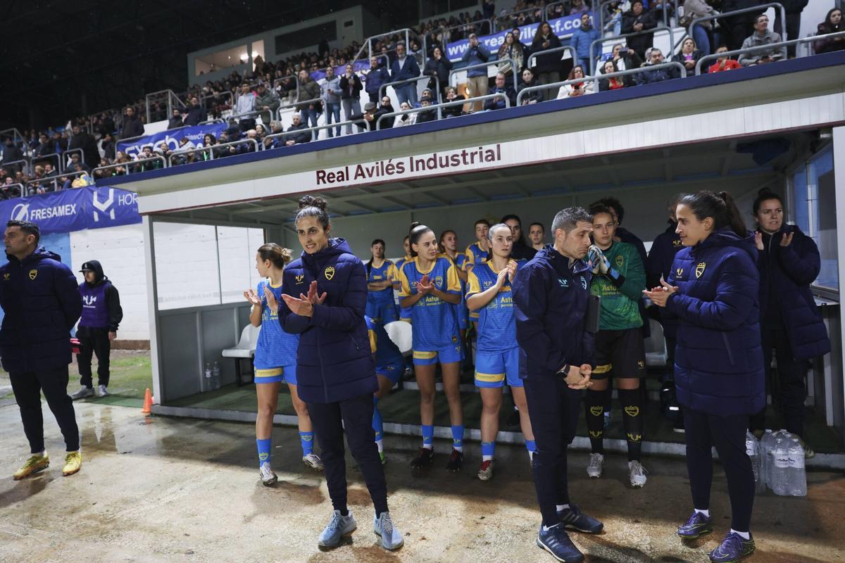 EN IMÁGENES: Así fue el debut de Asturias ante Navarra en un partido de fútbol femenino histórico en el Suárez Puerta