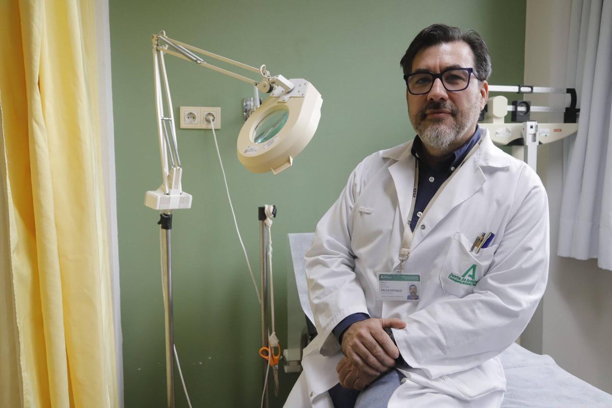 El especialista en Dermatología del hospital Reina Sofía Manuel Galán.