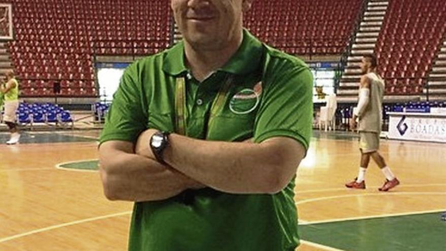 Manuel &#039;Piti&#039; Hurtado, entrenador de baloncesto y comentarista de televisión: &quot;Fútbol y pádel están hasta en el pueblo más chico, el basket sufre&quot;