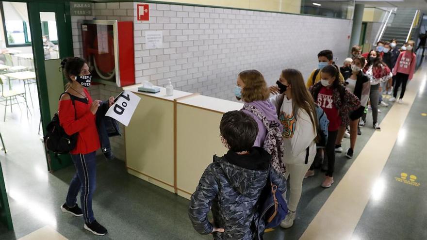 Bajan ligeramente los casos en los centros educativos gallegos, hasta los 1.235, 17 menos que el martes