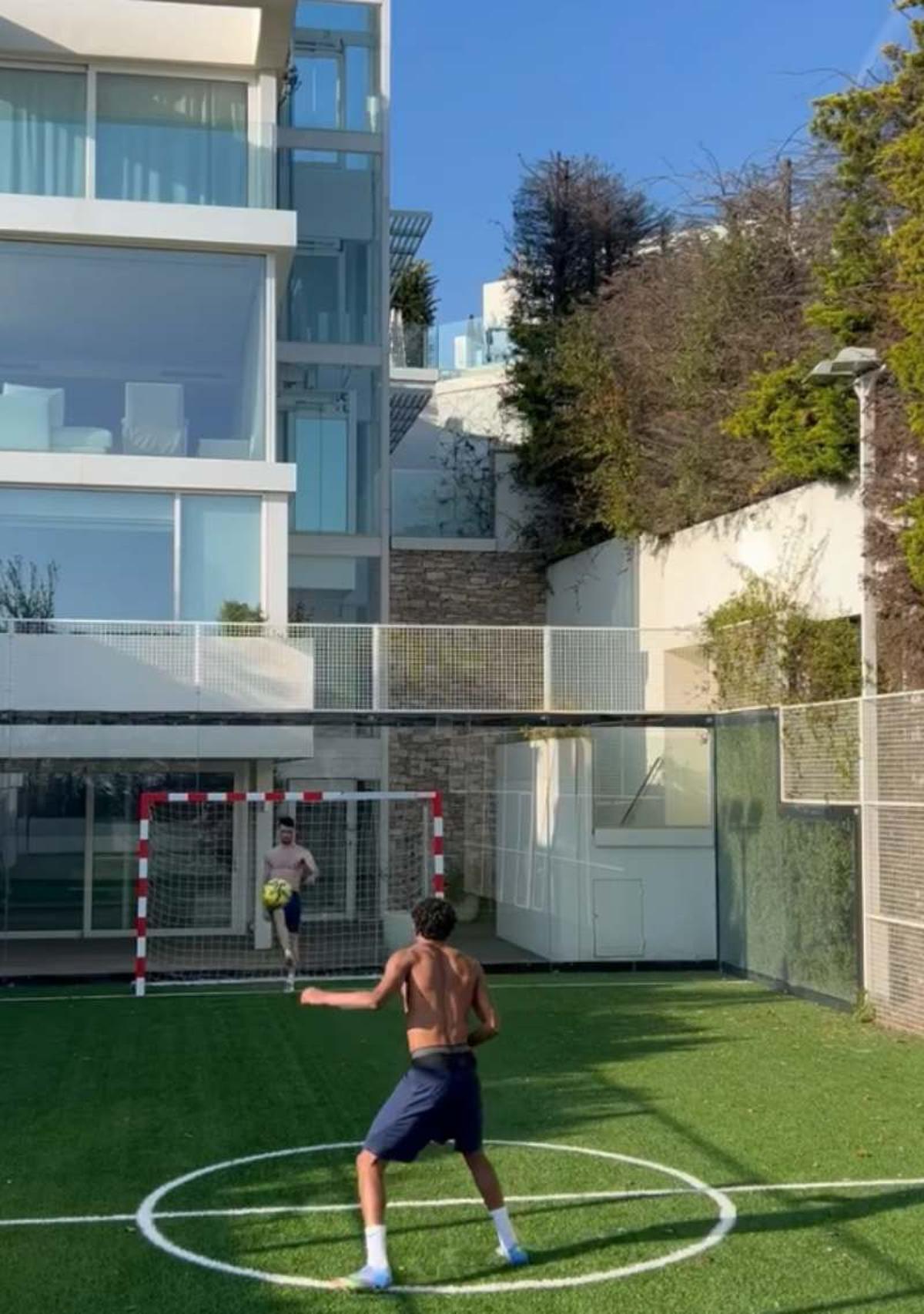 Lamine Yamal tiene su propio campito de fútbol en casa, perfecto para no desconectar del trabajo