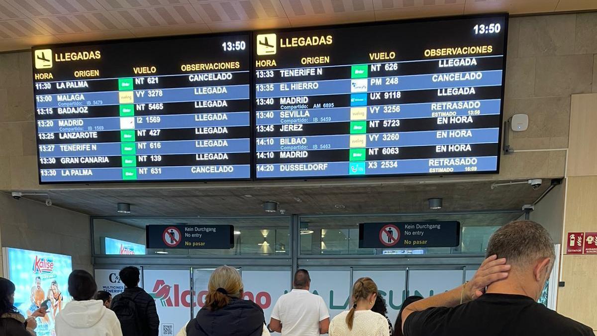 Vuelso cancelados y retrasados en el aeropuerto Tenerife Norte.