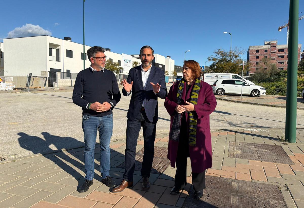 El PSOE critica al Ayuntamiento por descartar de las 62 VPO de Lagoom Living a trabajadores precarios.