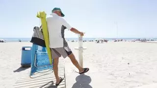 ¿Por qué no funcionan los lavapiés de la playa de El Campello?