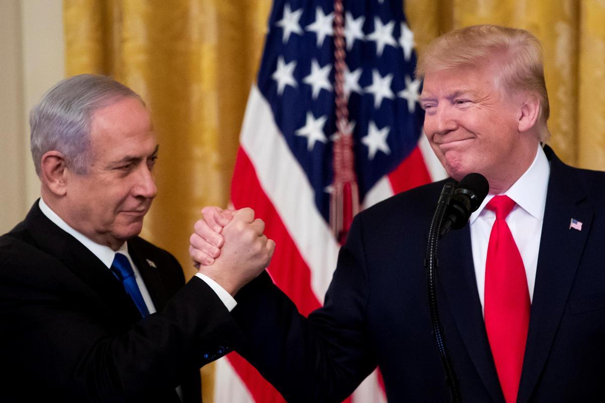 Fotografía de archivo del 28 de enero de 2020 de Donald J. Trump y Benjamin Netanyahu.