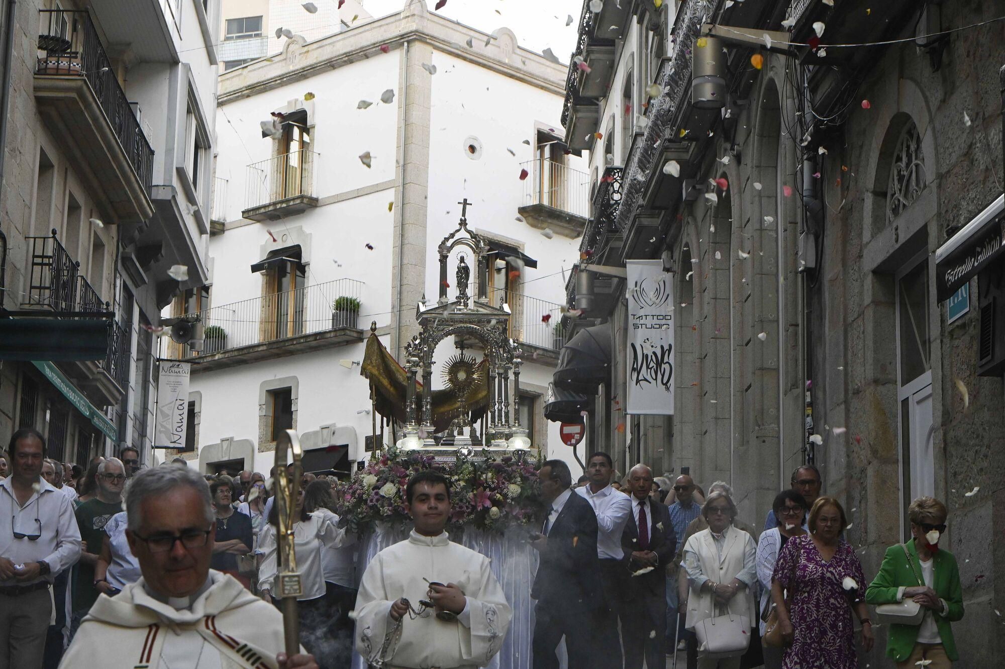 Un año más, los fieles vigueses participaron en una de las fechas más solemnes del calendario religioso, la celebración del Corpus Christi