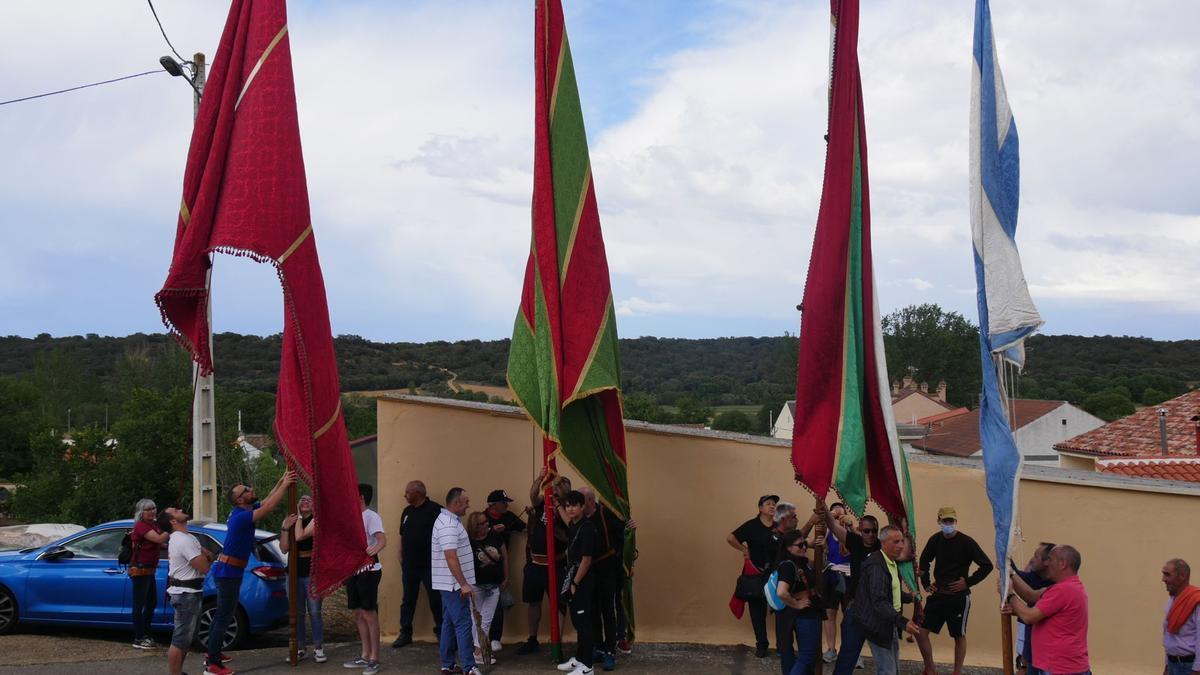 Un encuentro de pendones del Valle de Tera celebrado en Cabañas. / E. P.