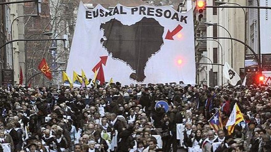 Miles de personas en Bilbao a favor de los presos de ETA