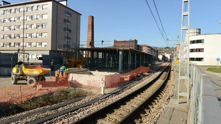 Obras de construcción de la nueva estación de tren de La Felguera.