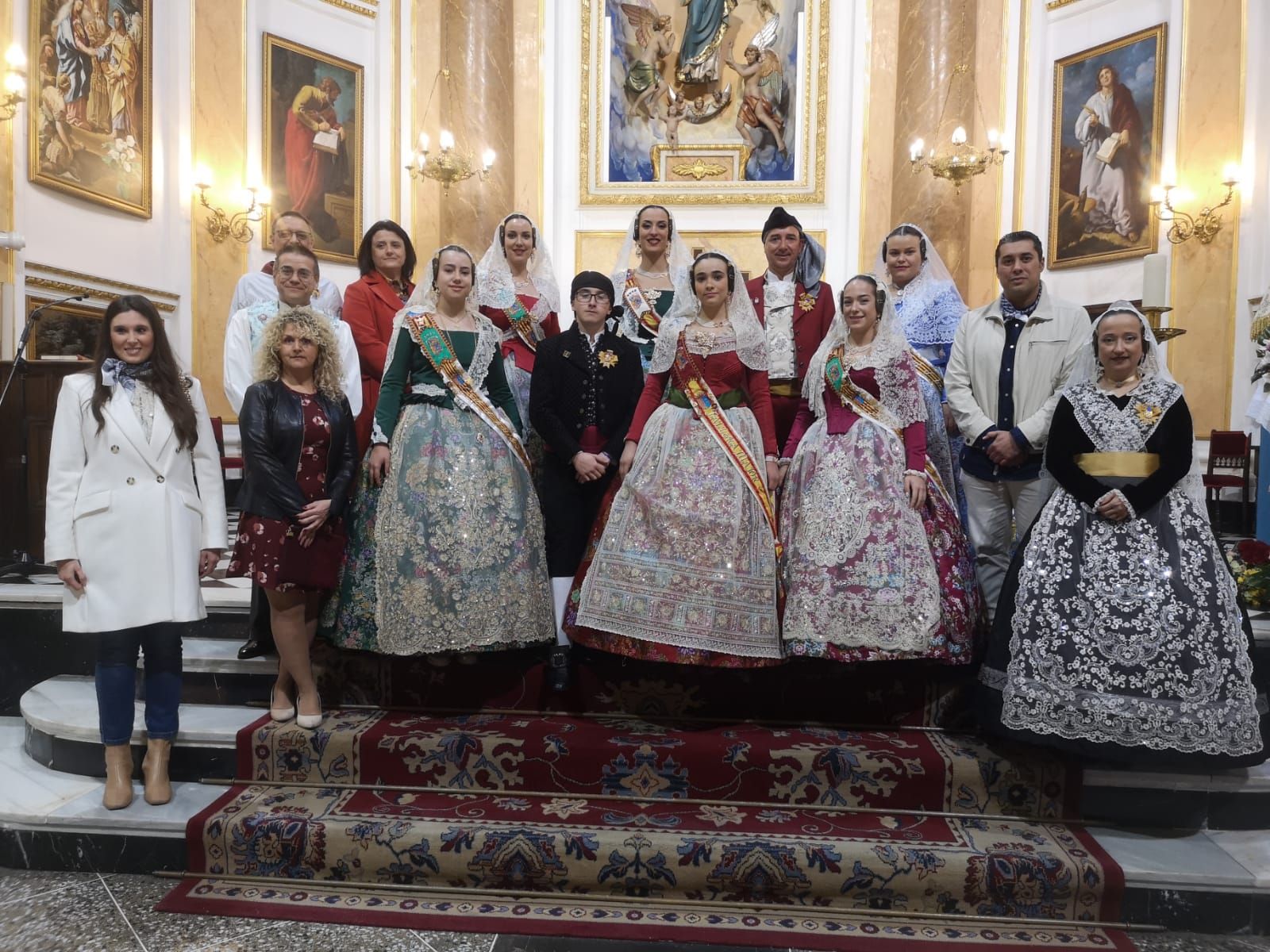 Las seis comisiones de Riba-roja de Túria celebran la Ofrenda a la Mare de Déu dels Desamparats