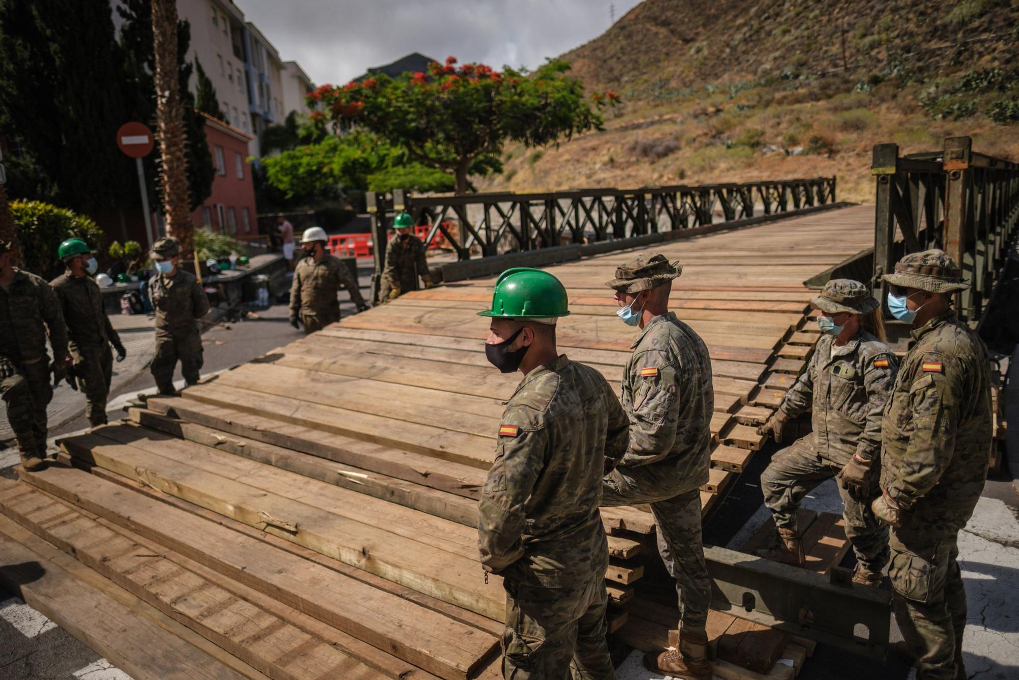 Tercer día del montaje del puente militar de San Andrés