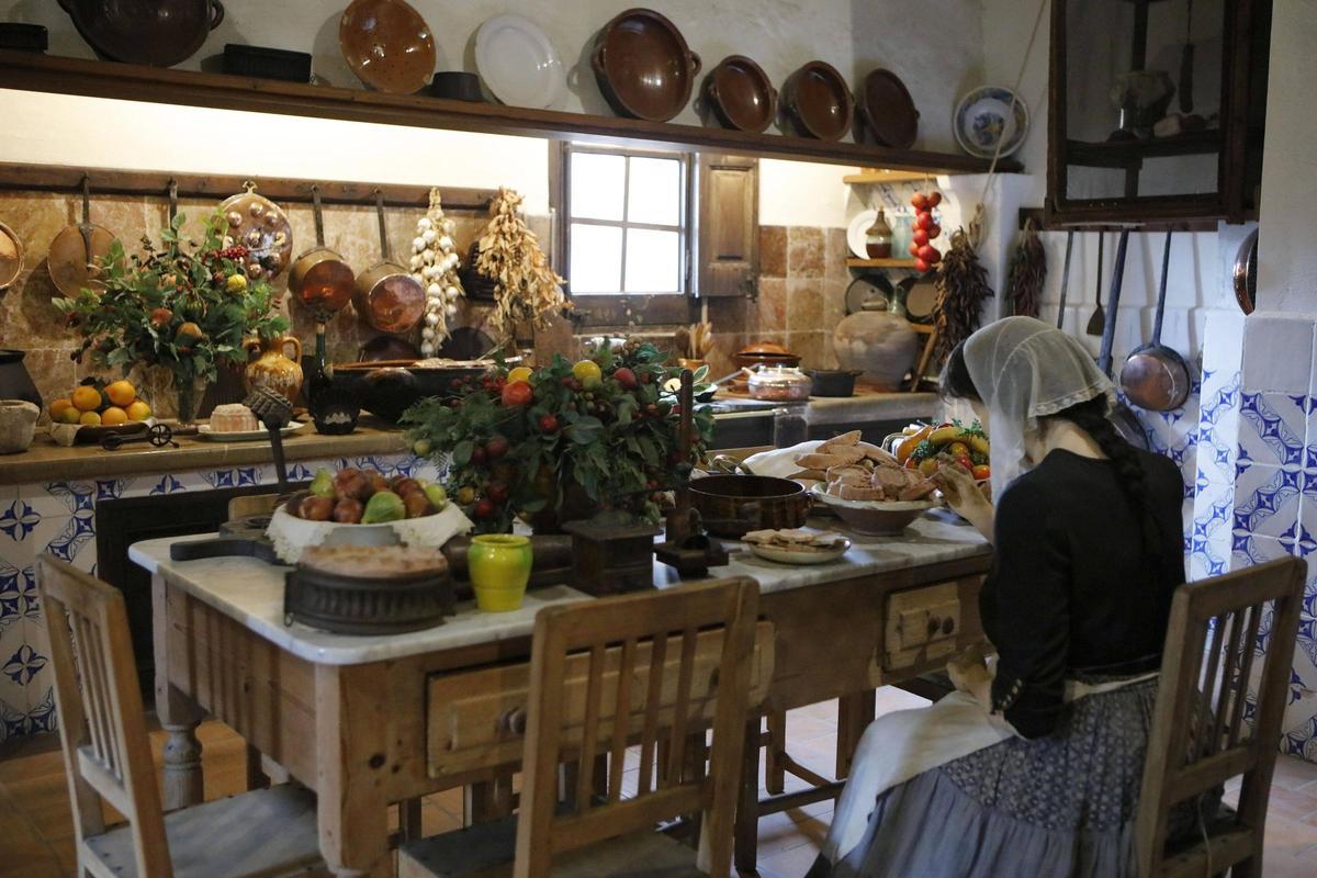 Blick in die Küche des Landguts Els Calderers