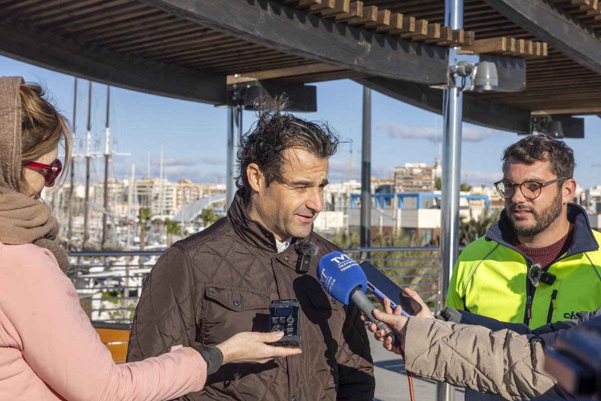 Torrevieja reabre un primer tramo del dique de Levante