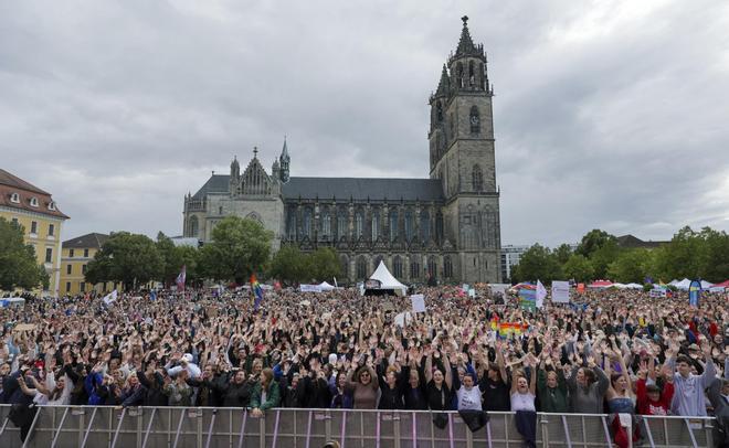 Miles de personas se manifiestan en Magedburgo contra la AfD en la víspera de las elecciones en Sajonia-Anhalt