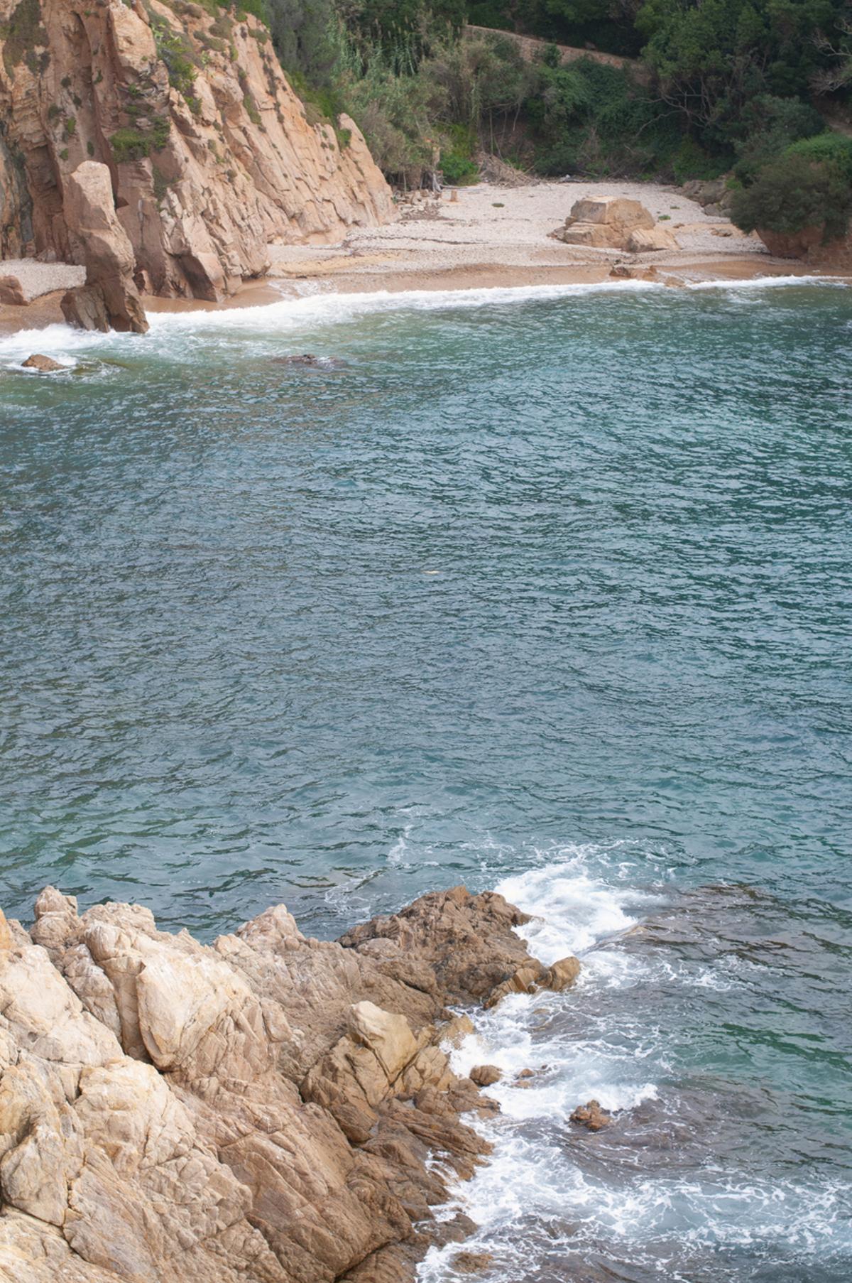 Paisaje de sueños de Costa Brava, costas soleadas de Girona durante le verano