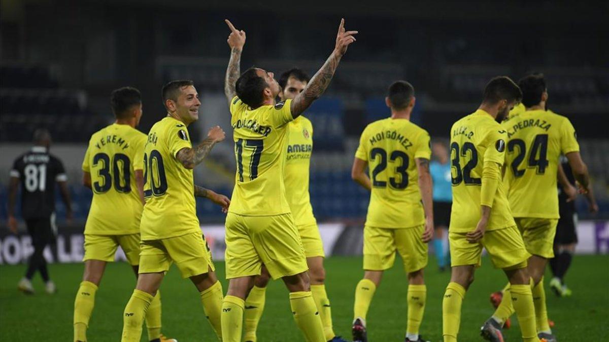 Paco Alcácer celebrando el segundo tanto del Villarreal ante el Qarabag