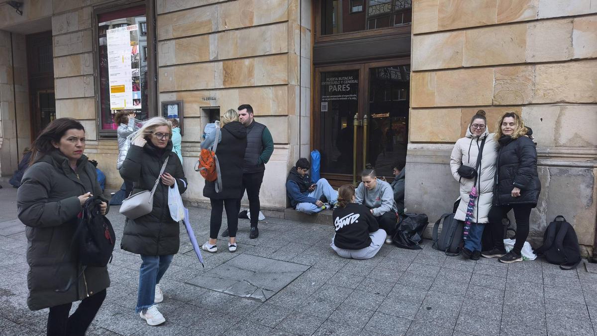 Las colas para el concurso de charangas, en imágenes