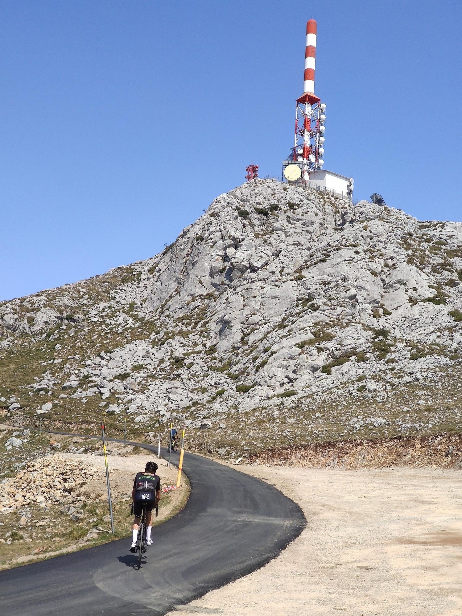 La subida al Gamoniteiru, otra cima épica para el ciclismo español