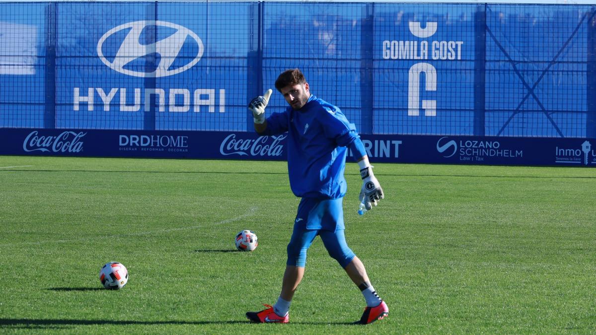 Juan Carlos durante un entrenamiento en el Estadi Balear.