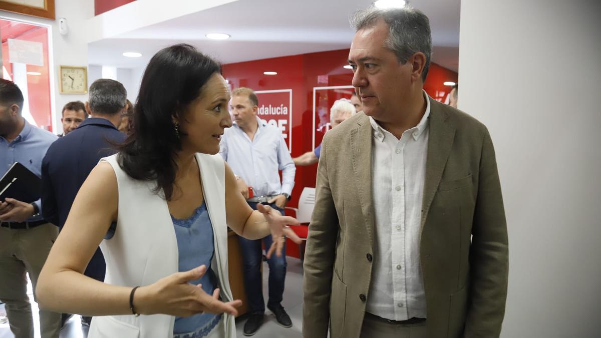 Rafi Crespín y Juan Espadas, este viernes, en la sede del PSOE de Córdoba.