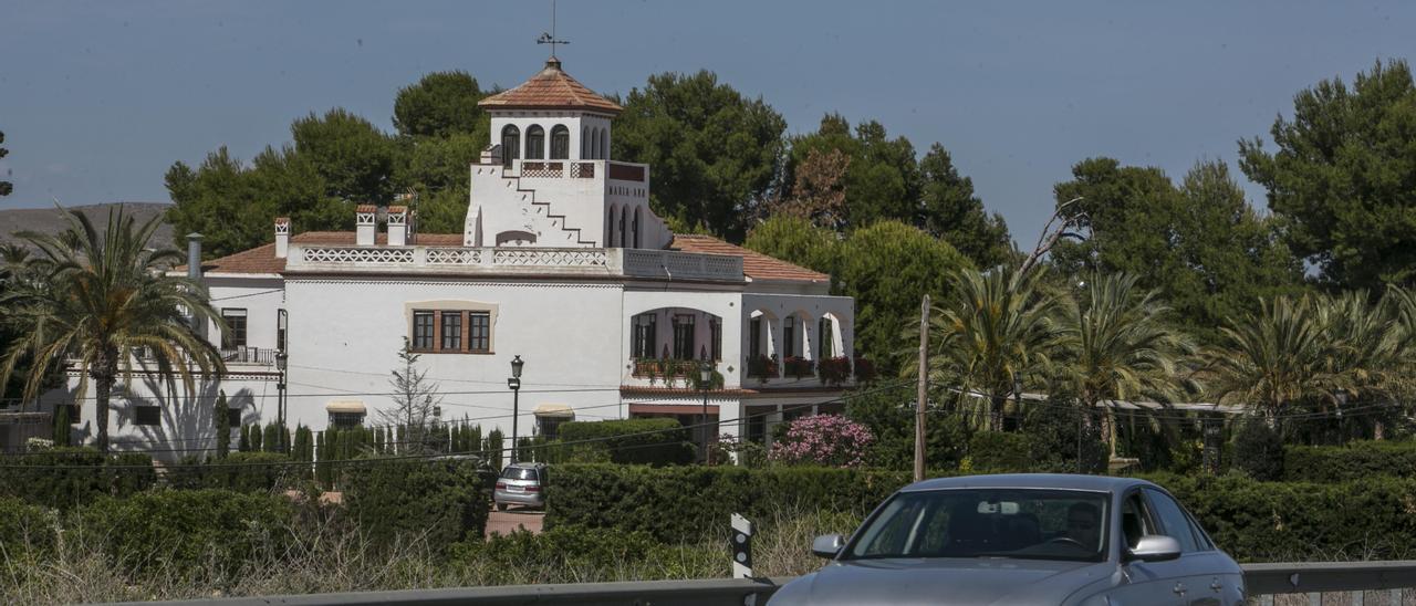 Finca Villa María Ana, junto a la N-340, en Elche