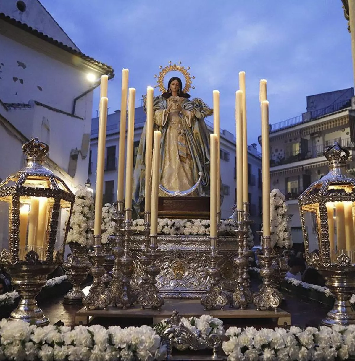 La vigilia de la Inmaculada anuncia la solemnidad