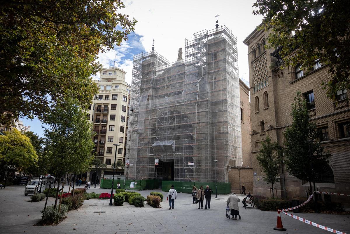 La basílica de Santa Engracia está en obras por la restauración de su fachada.
