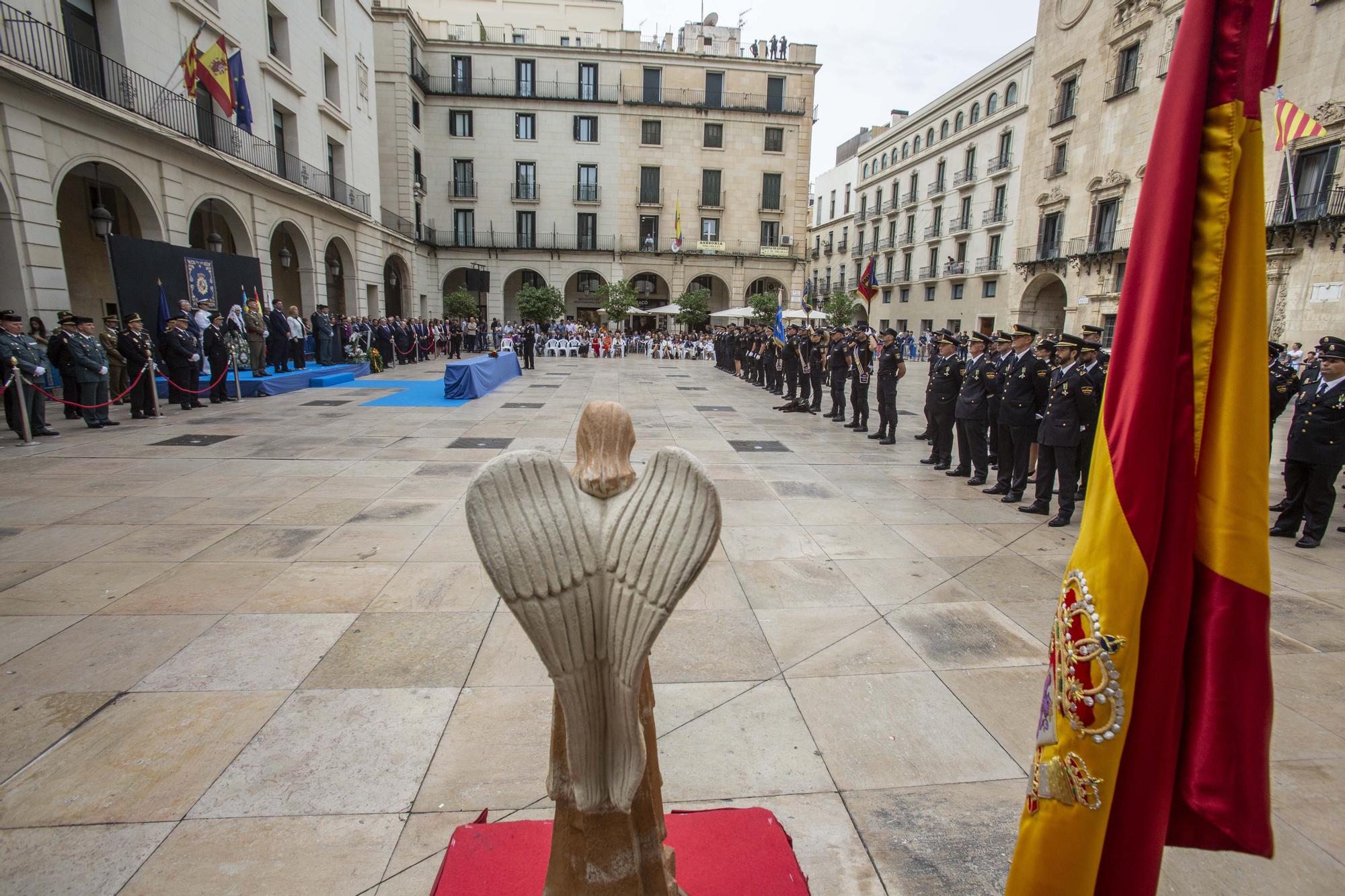 Actos de celebración del Patrón de la Policía Nacional en Alicante.