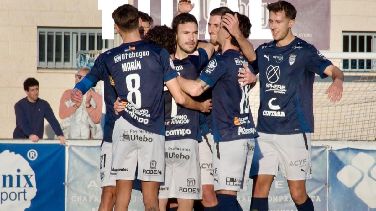 Los jugadores del Utebo celebran el gol ante el Náxara.