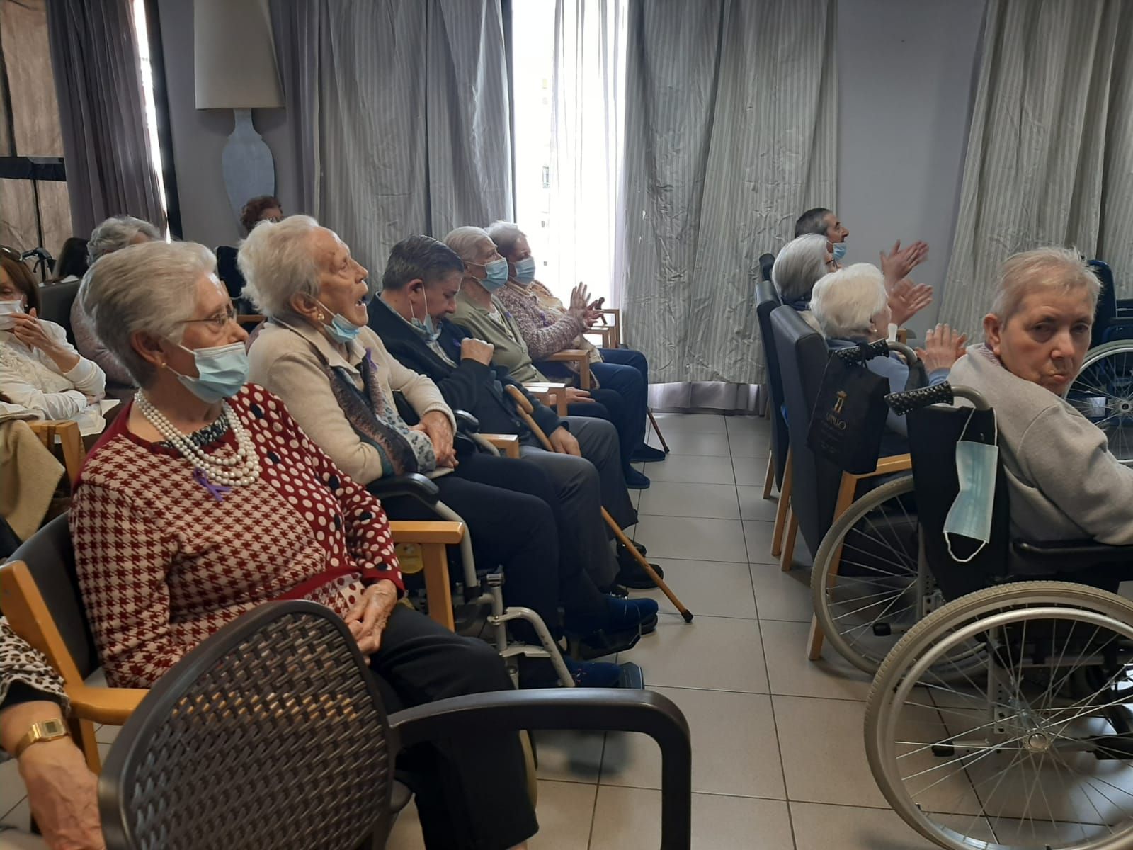 Todas las fotos del Día de la Mujer en la residencia del ERA en la Pola: así ha sido el homenaje a Conrada Estrada