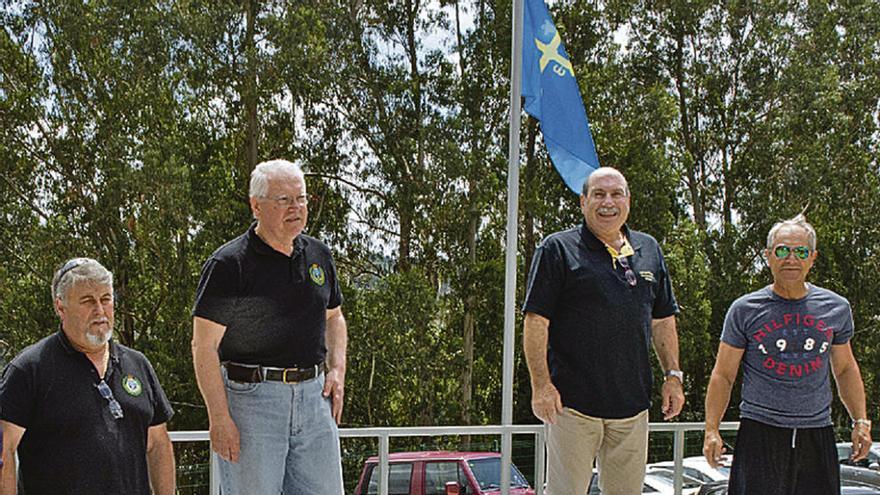 Manuel Fontal, en el cajón central del podio como campeón de Asturias.