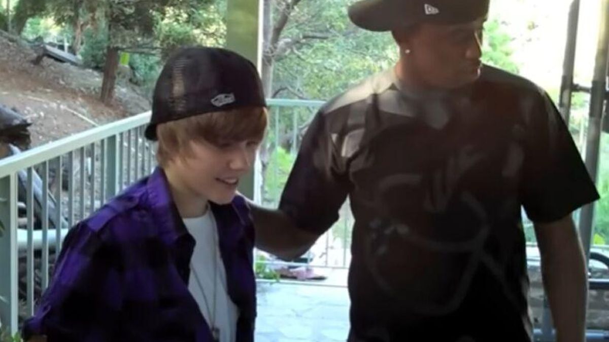 Las imágenes de Justin Bieber perjudicadísimo y abrazado por Sean 'Diddy' Combs