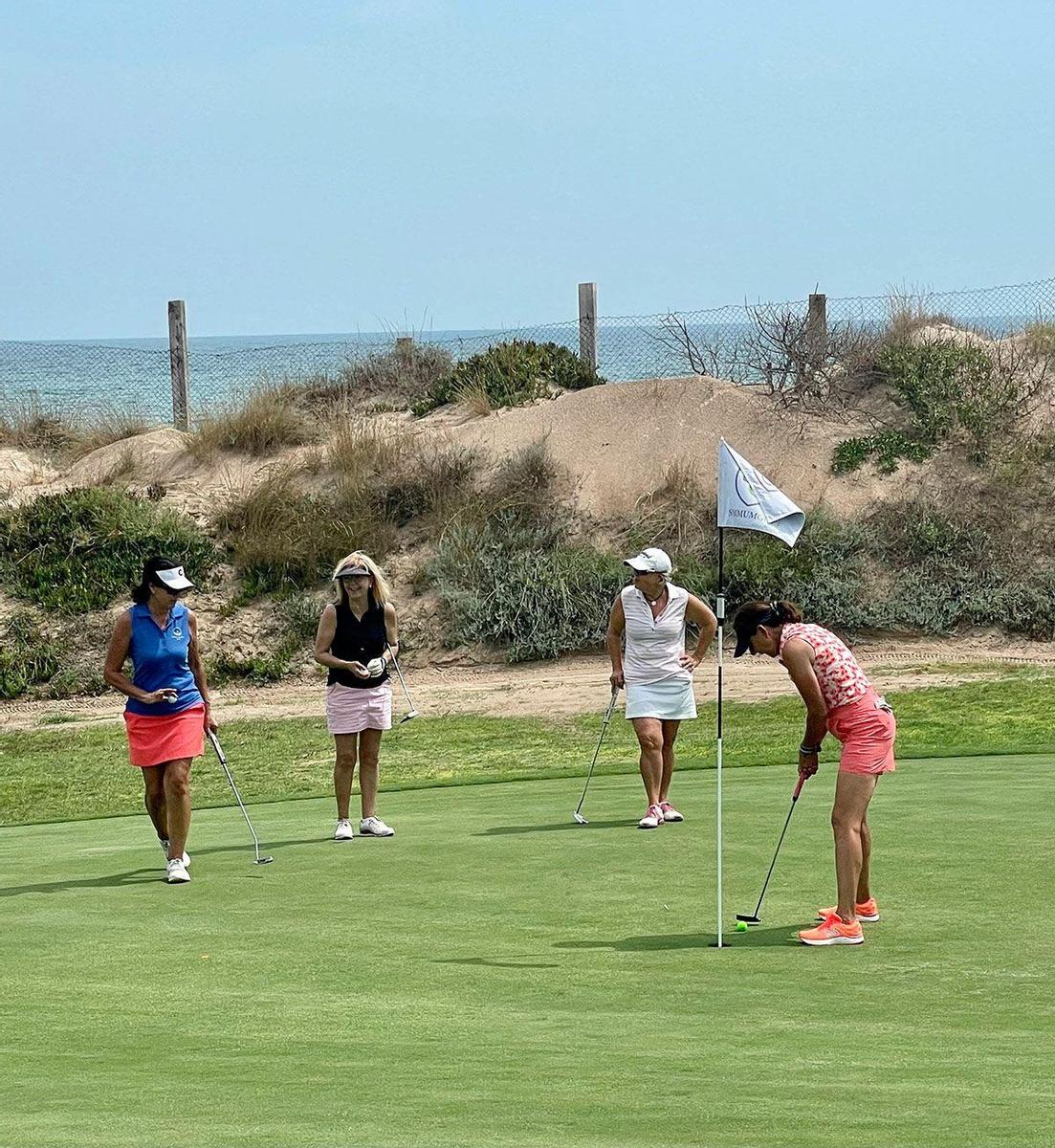 Jugadoras en el 'Circuito Woman Golf' by Summum 2021: Torneo El Saler en Valencia.