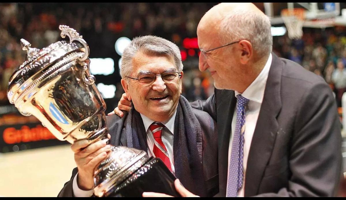 Miki Vukovic junto a Juan Roig en el 25 aniversario de la Copa del 98